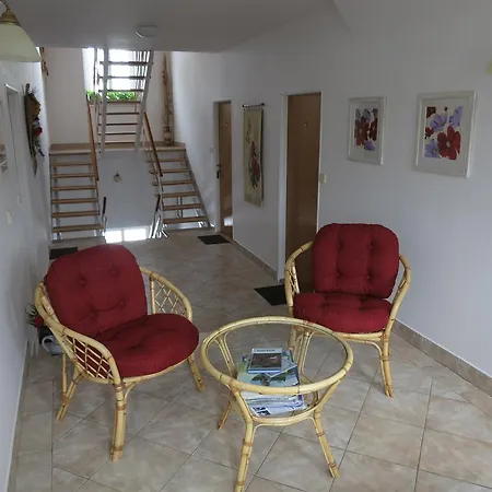 Selsky Dvur 1 Police nad Metují